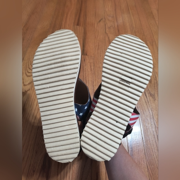 American Flag flat canvas sandals, size 42 women's 10, red/white/blue/black - Picture 4 of 10